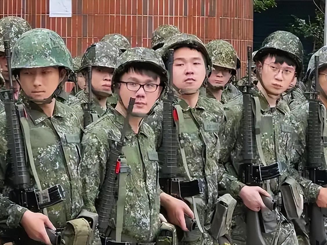台湾回归在即！问题来了，当部队开始登陆，履行接管台湾的责任时，台湾还有30万武装