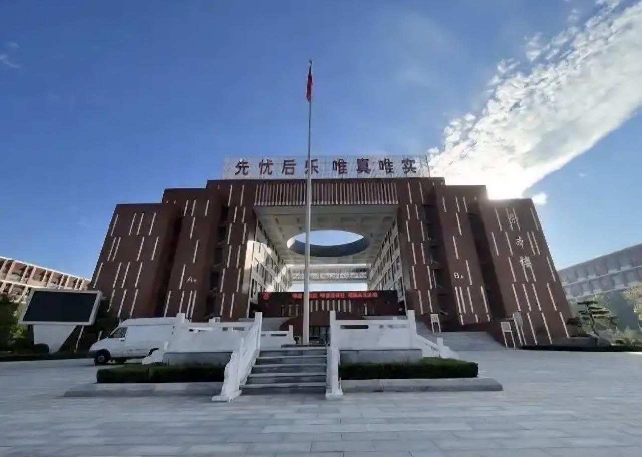 邹平公布高中阶段各校录取控制线

近日邹平市发布高中录取分数线，全市普高最低控制