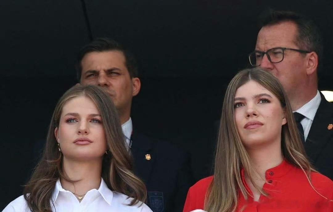 2026年美加墨世界杯决赛，西班牙1-0击败阿根廷夺冠，国王费利佩六世在颁奖礼上
