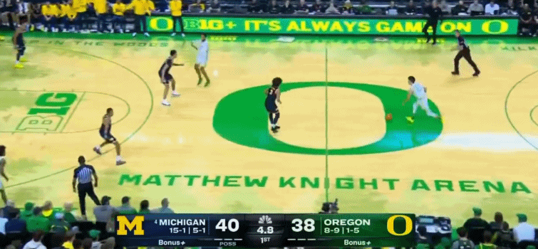 林葳今天对阵密歇根大学全场出战33分钟，12中2得到11分4助攻，其中下半场8中