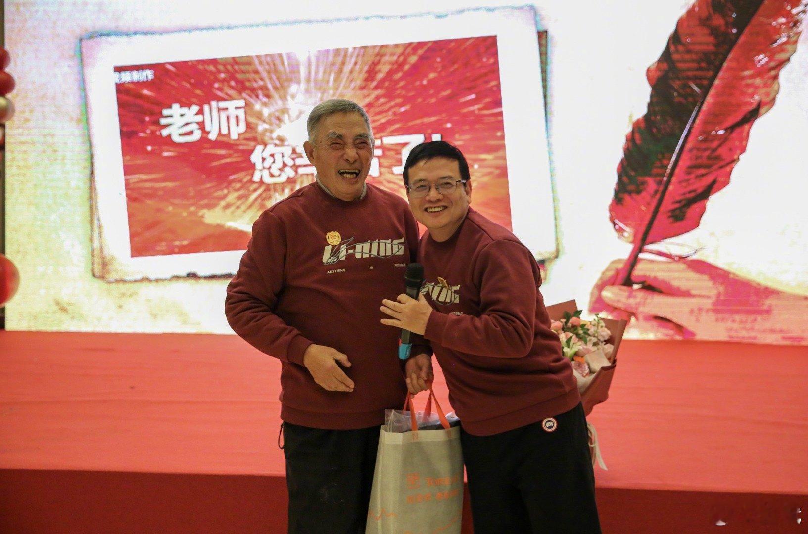 岁月流转，时光改变了许多模样，但在张纪西老师面前，我们永远是您教过的、最眷恋您的