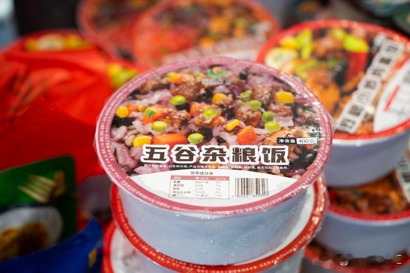 我买过预制菜，感觉还挺方便的。就说今年春节，预制菜成了家庭餐桌新宠。新零售平台盒