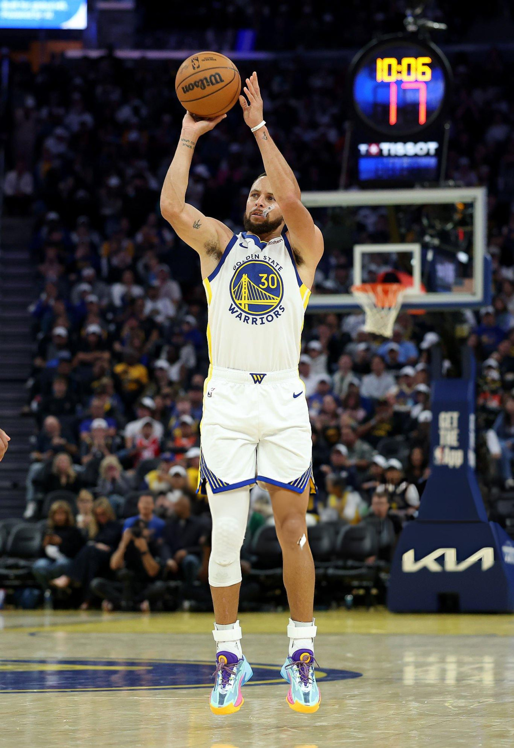 这条！库里今天得分猜中赢球衣我的观赛搭子 ​​​