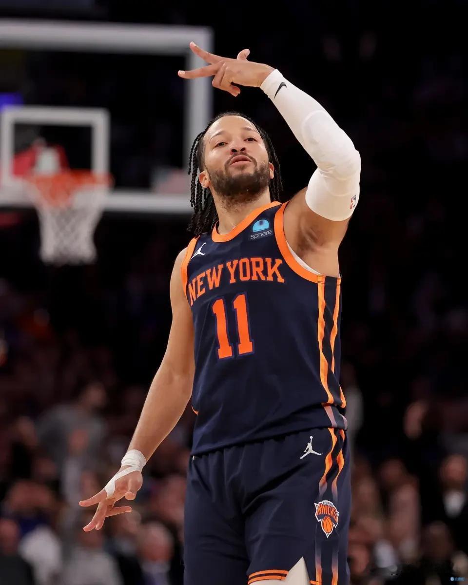 布伦森是尼克斯NBA夺冠的关键吗布伦森无疑是尼克斯夺冠最核心人物。全队战术围绕他