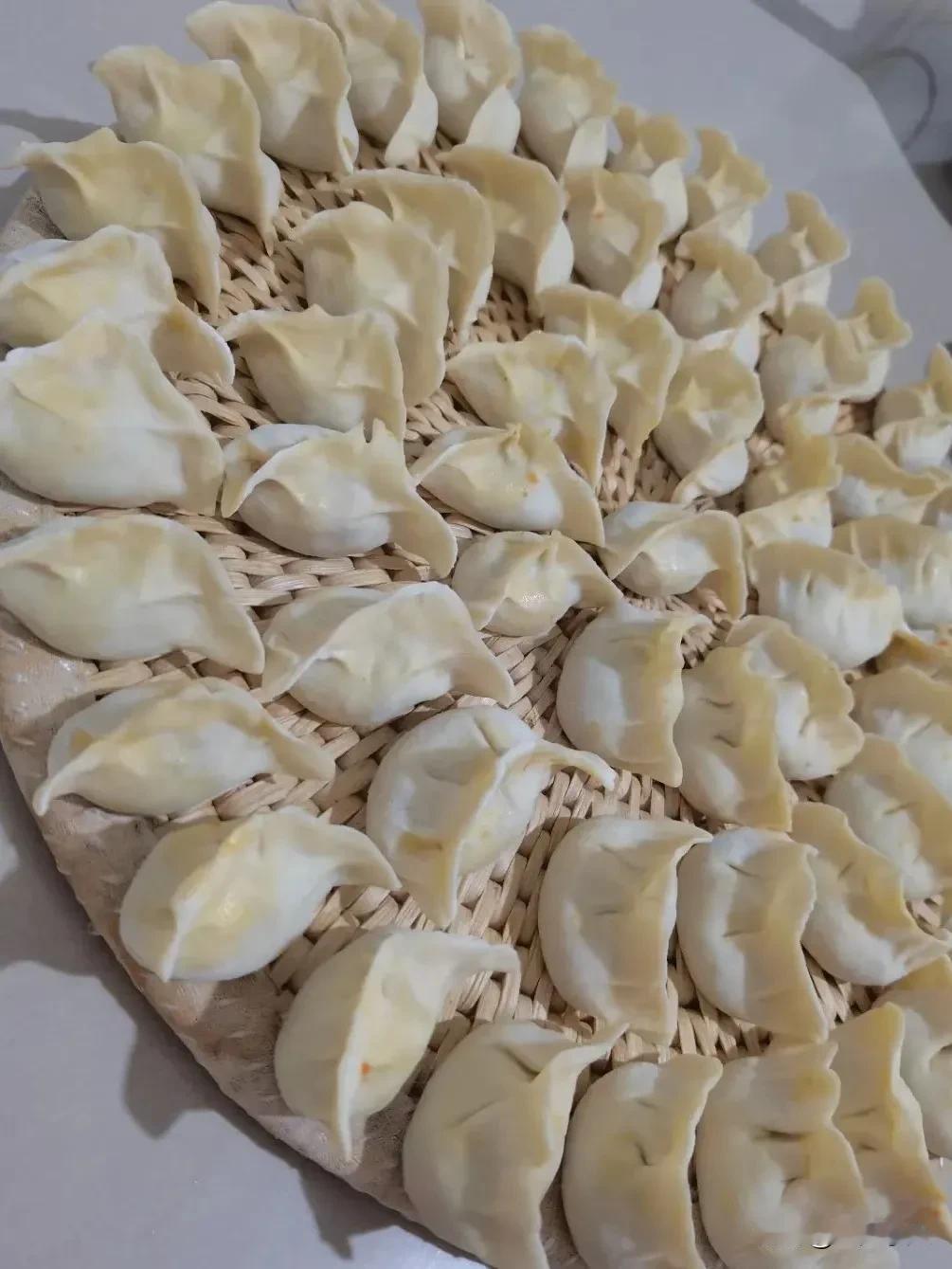 我包韭黄大肉饺子，应该很好吃[玫瑰]

       物业一工作人员是榆中人，人