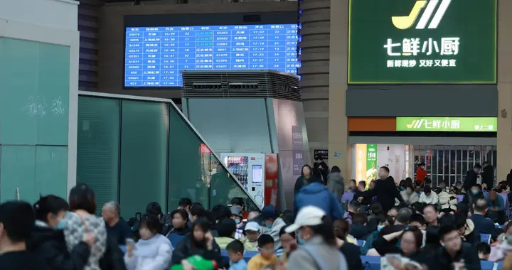 热餐可口 归途无忧！七鲜小厨开进北京南站，首次开辟大交通场景