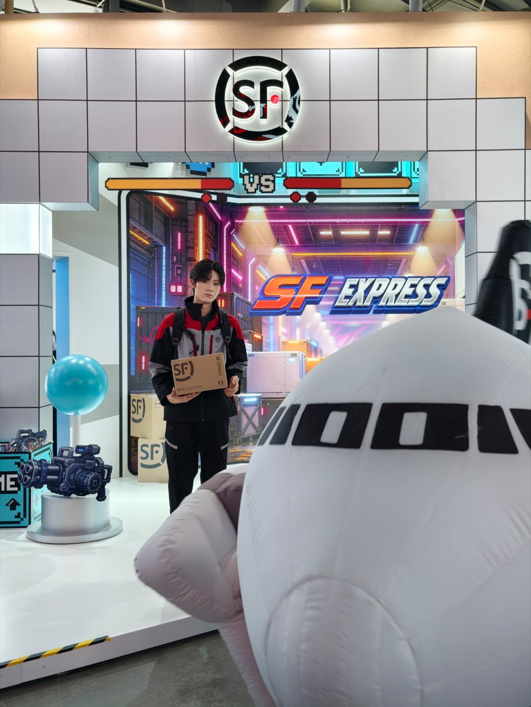 Chinajoy甚至还有顺丰速运的展台，抽象吧