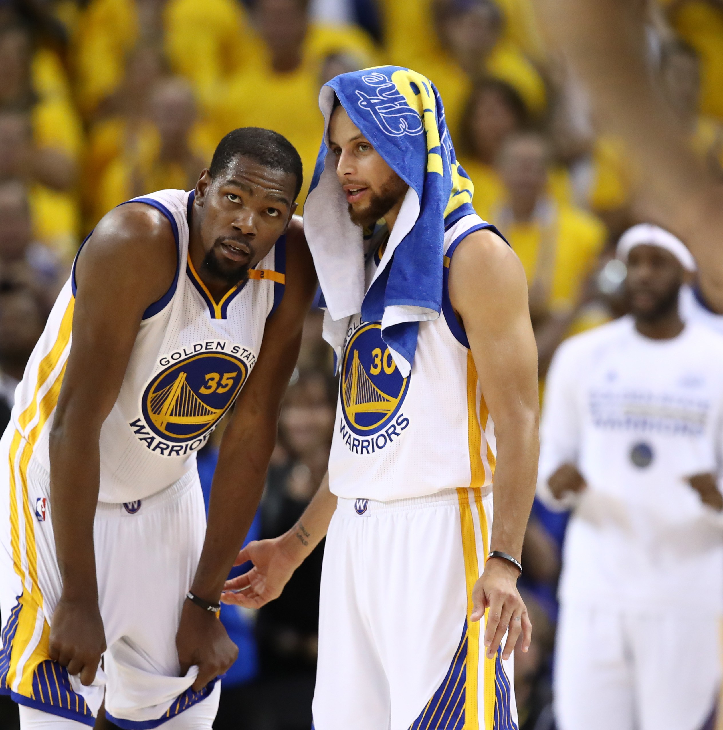 作为库里球迷，我必须支持杜兰特。当年我可没有说格林公式闭环了。 太阳淘汰勇士