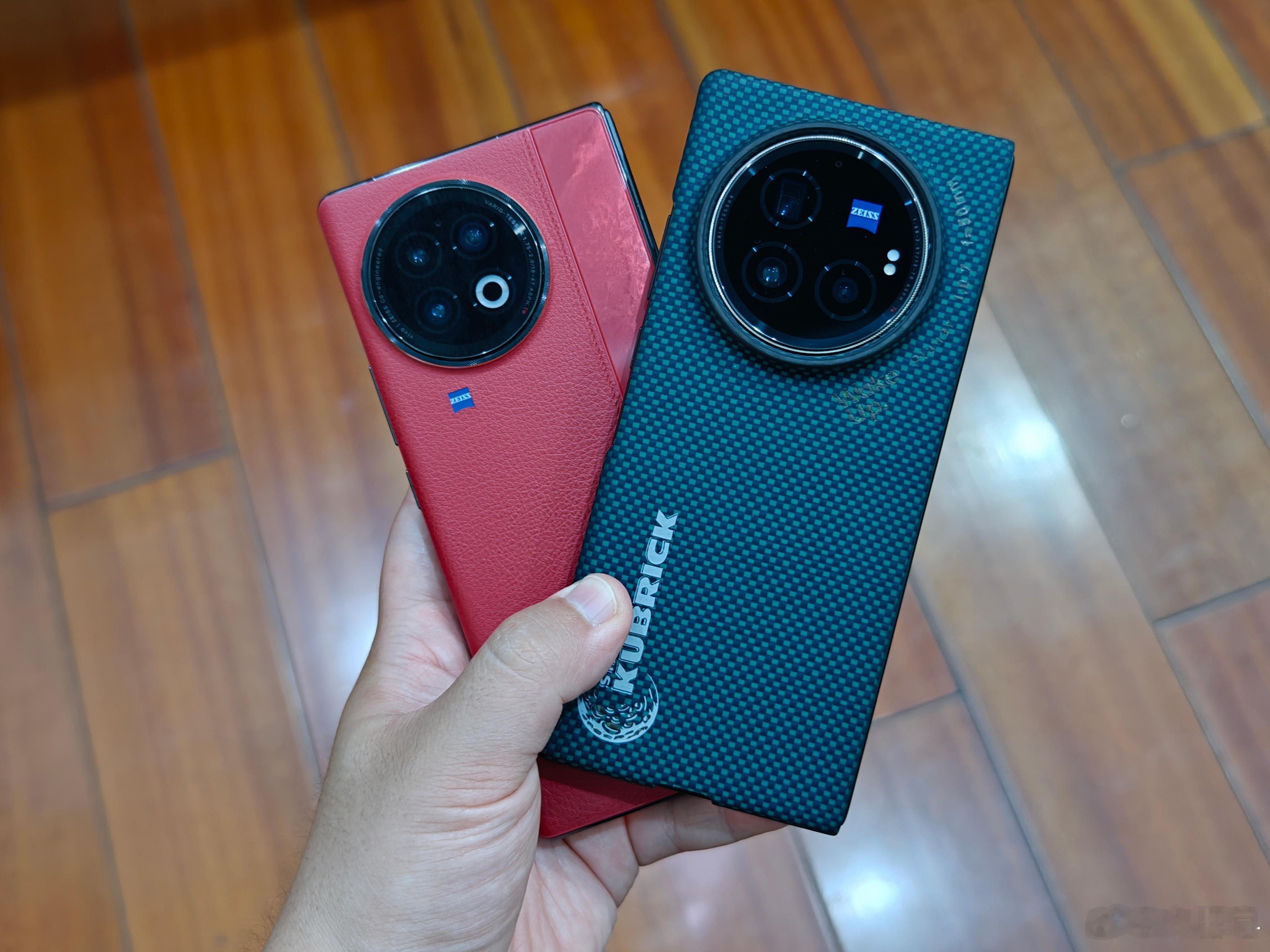 给我爸换个vivo X Fold3 Pro，他一直是vivo手机用户，之前用的是