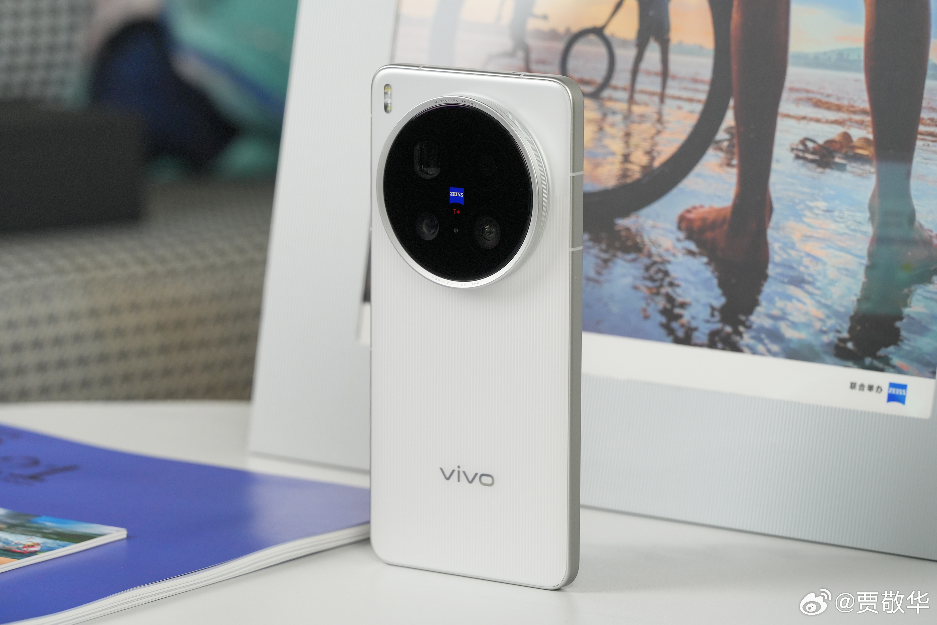昨天带老家邻居挑手机，看了vivo X200s，OPPO Find X8s，荣耀
