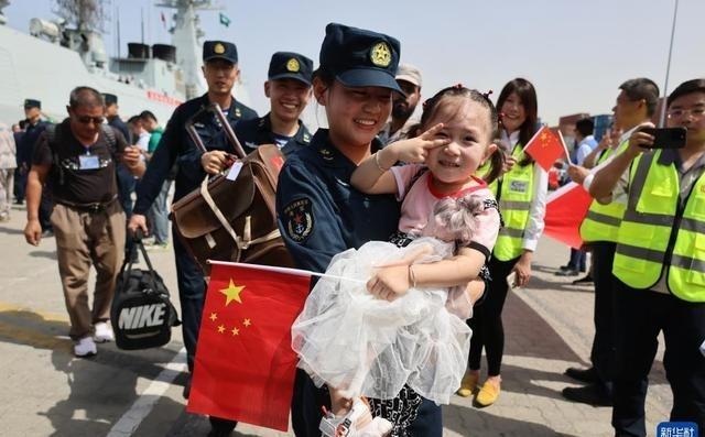 大国担当，从来不是靠武力，而是靠守护。

外交部领事保护部门的工作人员平时就盯着