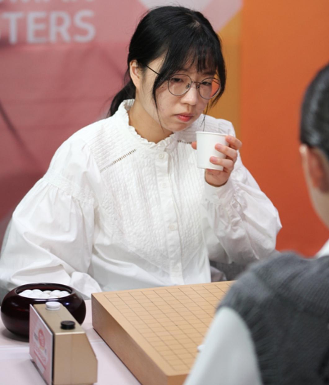 半目~女子国手赛崔精逆转获胜


2025年韩国30届河临杯女子国手赛三番棋决赛