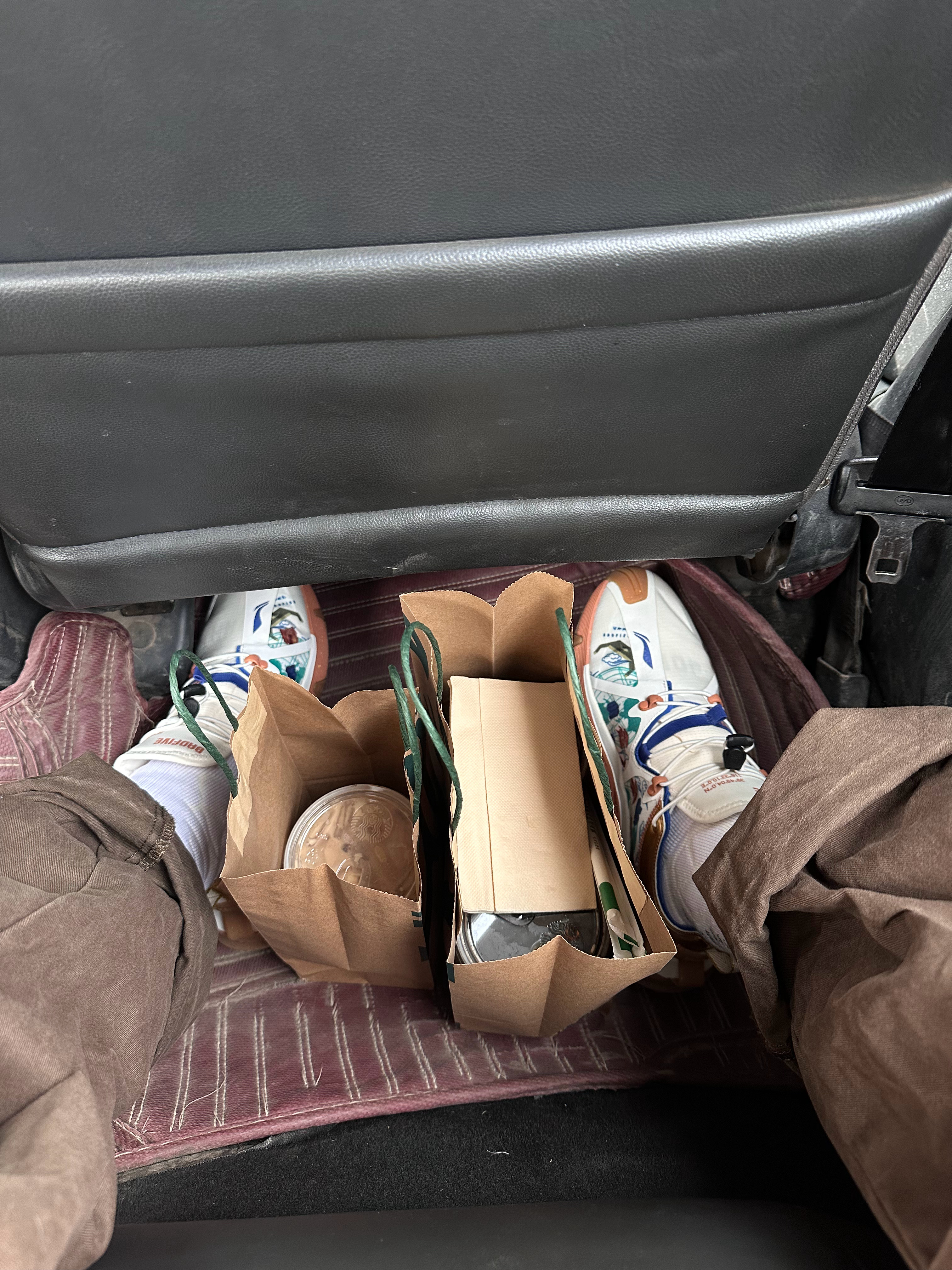 在家里翻出来这双鞋我寻思没穿过今天试试走路很费劲