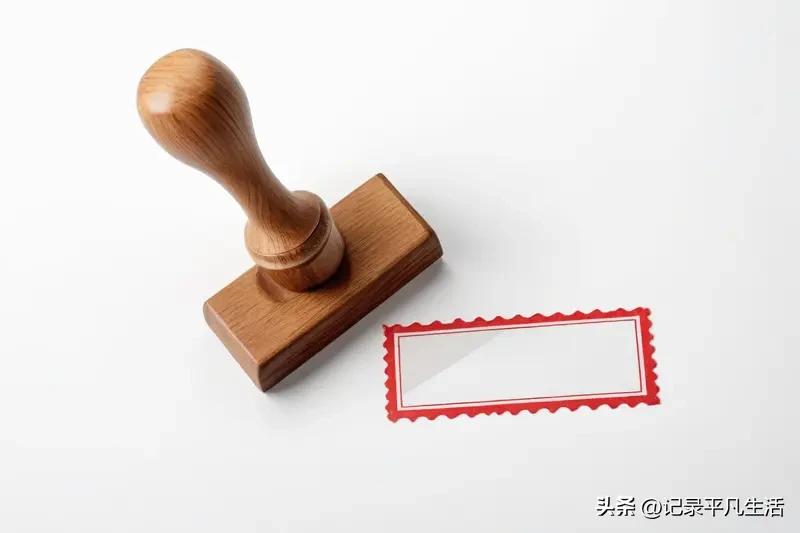 集邮收藏分享泛黄的邮册里藏着时间的褶皱，每一枚邮票都是历史的切片。从民国的烽火到