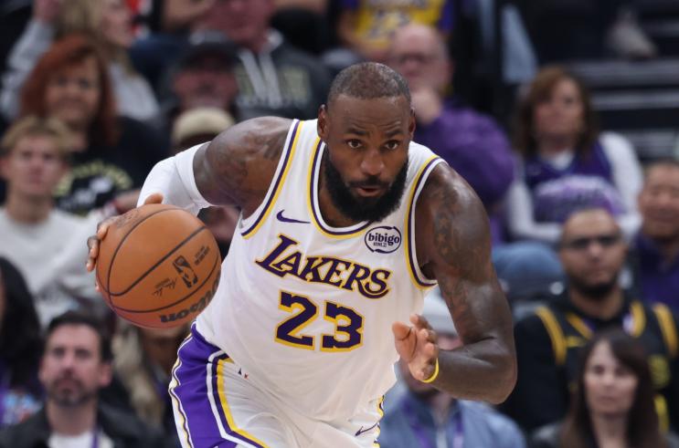 有心无力？詹姆斯本赛季出战的5场比赛，场均32.6分钟得到15.2分4篮板7.2