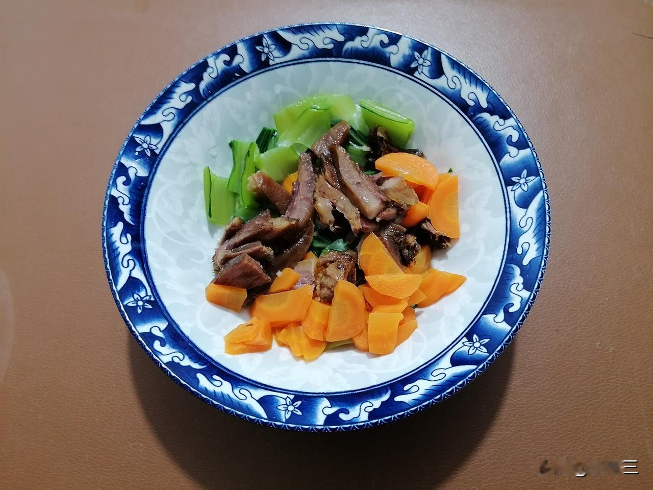 刚才，我给儿子转过去1200元。之前几个月，我都是每个月给的1000元，从这个月