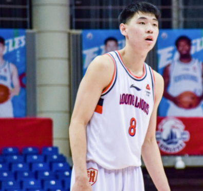 #步行者试训崔永熙#步行者官方宣布第三次试训名单，其中包括中国球员崔永熙据此前报