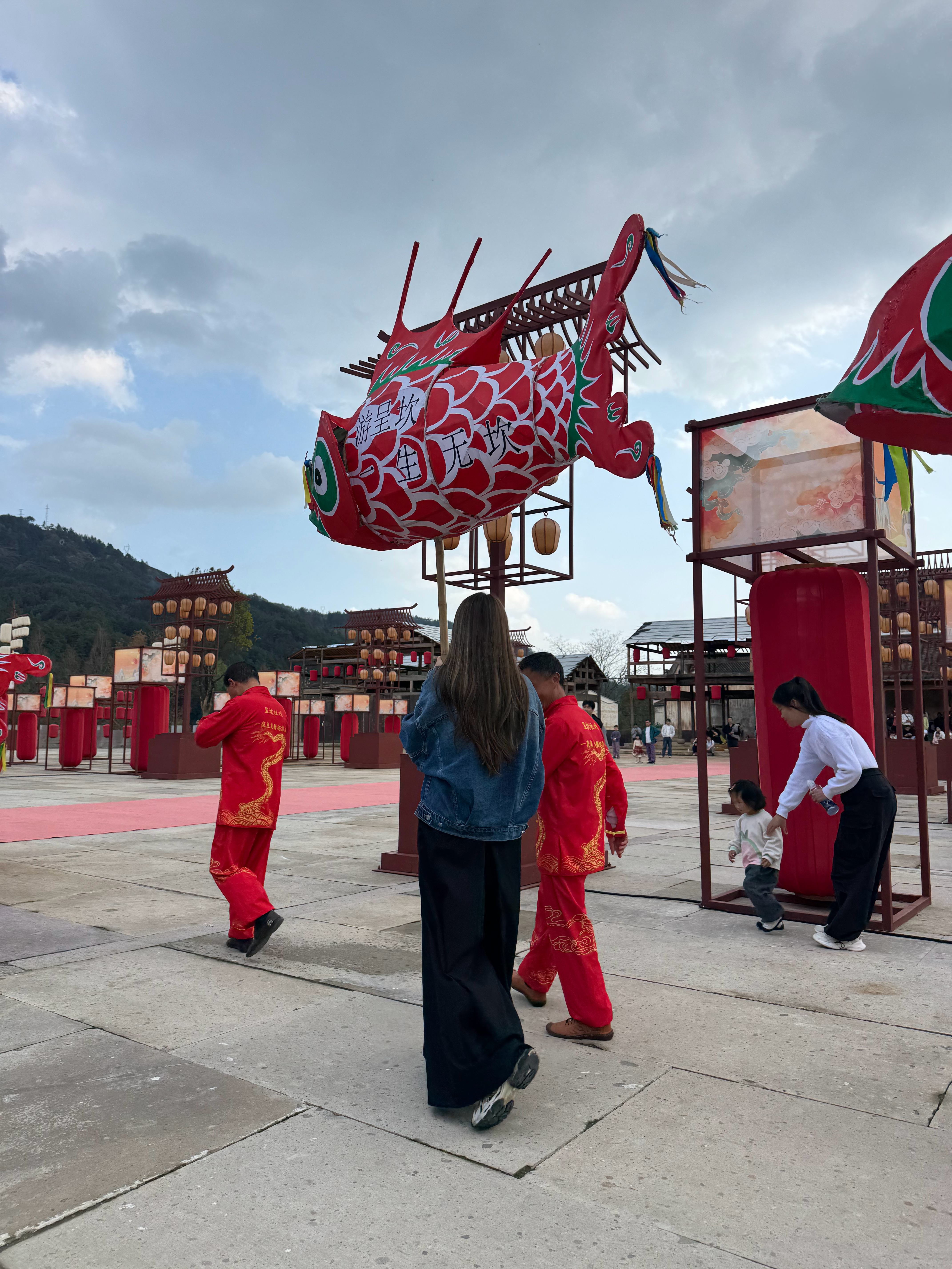 江苏第一年中小学生放春假、春假清明放假6天。明天一早爬黄山、挑战下自己的体能极限