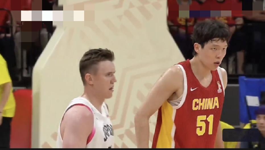 杨瀚森一个NBA16顺位的球员，在中国男篮打替补？而且只打了13分钟，5投3中，