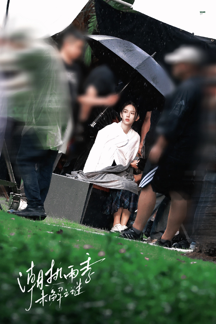 娱乐周也林诗兰像从雨雾里走出来的周也诠释创伤少女林诗兰周也把林诗兰身上那种脆弱阴