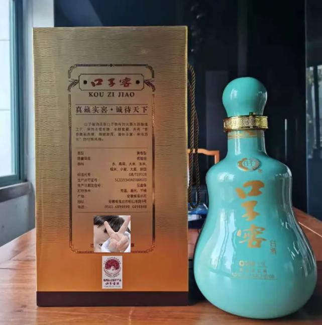 不是所有的文物都藏在博物馆里。 
有次朋友聚会，大家好不容易聚在了一起，说想喝点
