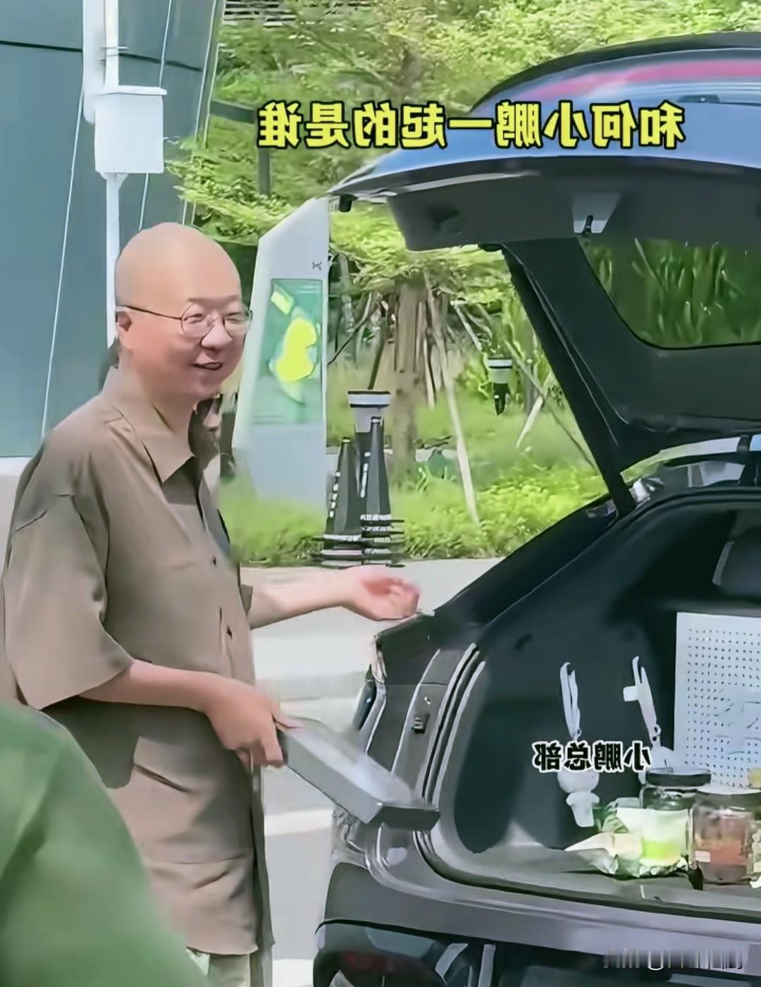 曾经的诞总，声名赫赫，归隐多年，如今复出，一副得道高僧的模样。