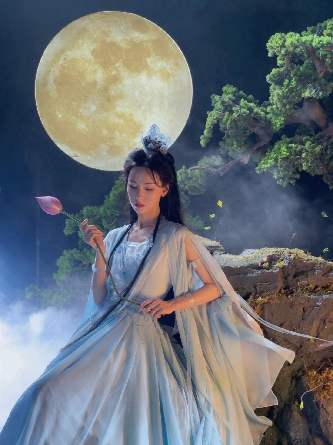 陈都灵怎么不算一种水冰月怎么不算一种“水”·“（干）冰”·“月，美得好像画中人啊