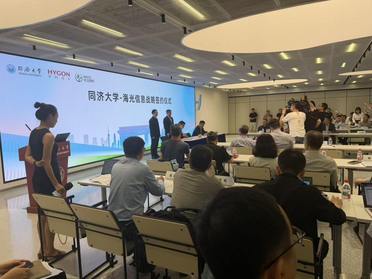 魔都高校算力开始玩战术了！

交大去年上了“致远一号”，跟华为搞的，当时喊的是大