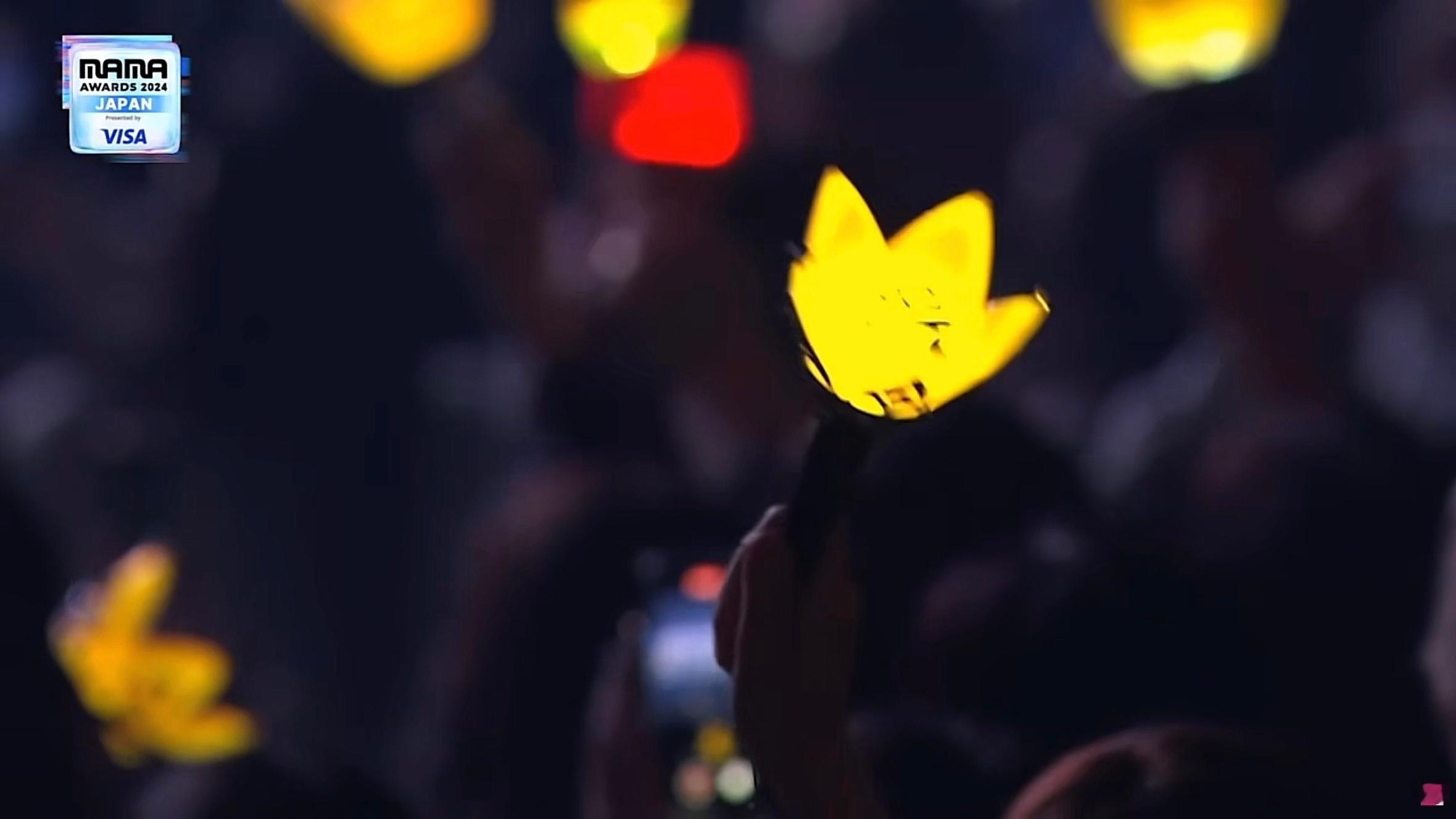 MAMA观众席的皇冠灯…💛 