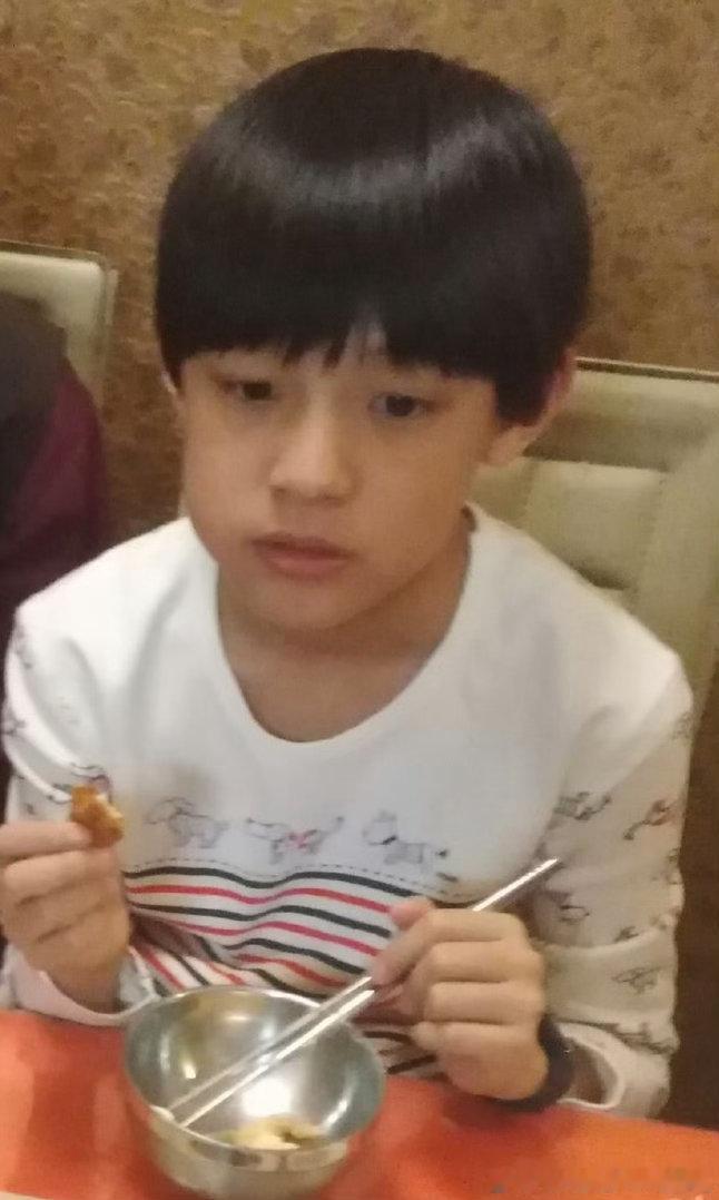 ？专辑发货第一批发的不是组合款和🐷的吗