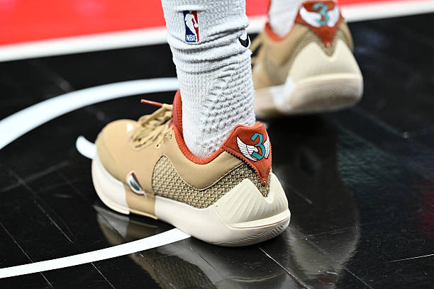 CJ·麦科勒姆 · 李宁 CJ4登场24分钟 11分 3篮板NBA季后赛尼克斯4