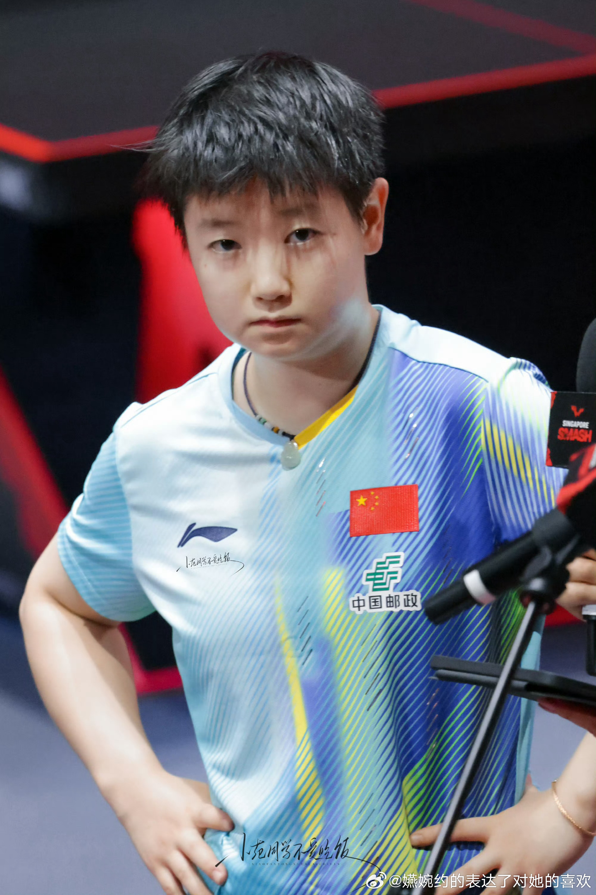 就是一个特别美萌的小孩在看着自己的妈妈感觉，忍不住想生一遍孙颖莎