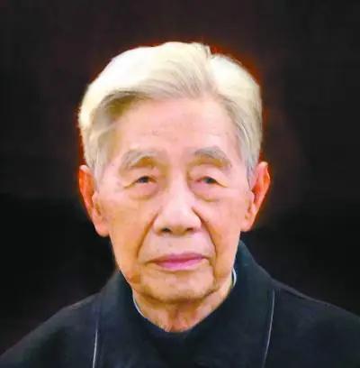 他曾担任广东省委书记，被调任湖北省委书记时，却被年轻人代替。进入上世纪八十年代，