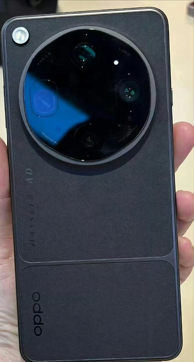 OPPO Find X9 Ultra，这很大师风范… 