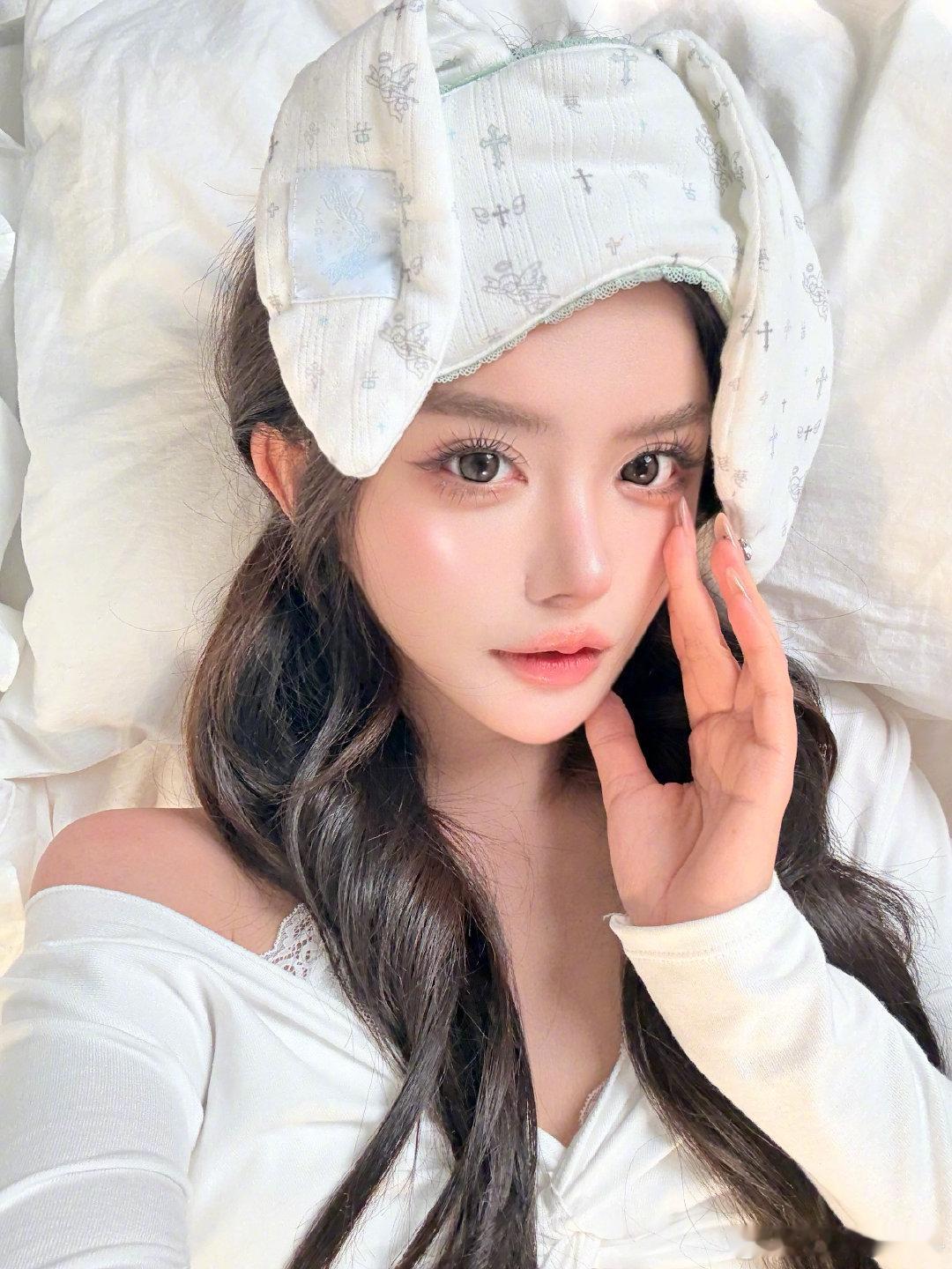 韩安冉晒比基尼照片 说真的韩安冉现在的样子就不错，身材也保持得很好，真的没必要再