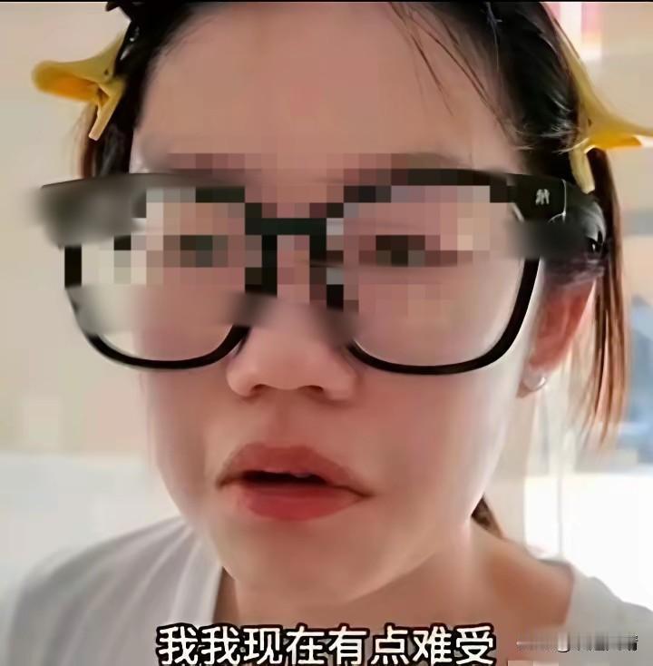 估计被四岁男孩摸臀的女的非常后悔，
不是因为冲上了热搜，
而是因为她不该在相关部