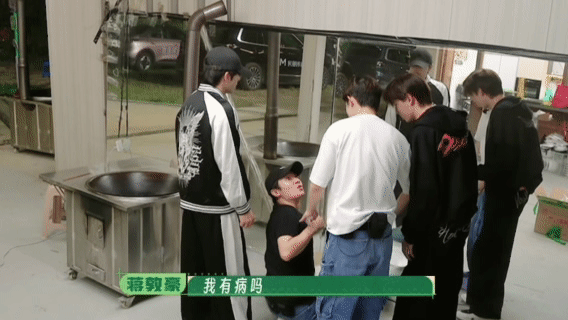 蒋敦豪又被十个勤天霍霍了种地吧后陡门名场面！蒋敦豪独自搬蘑菇架，弟弟们一秒戏精上