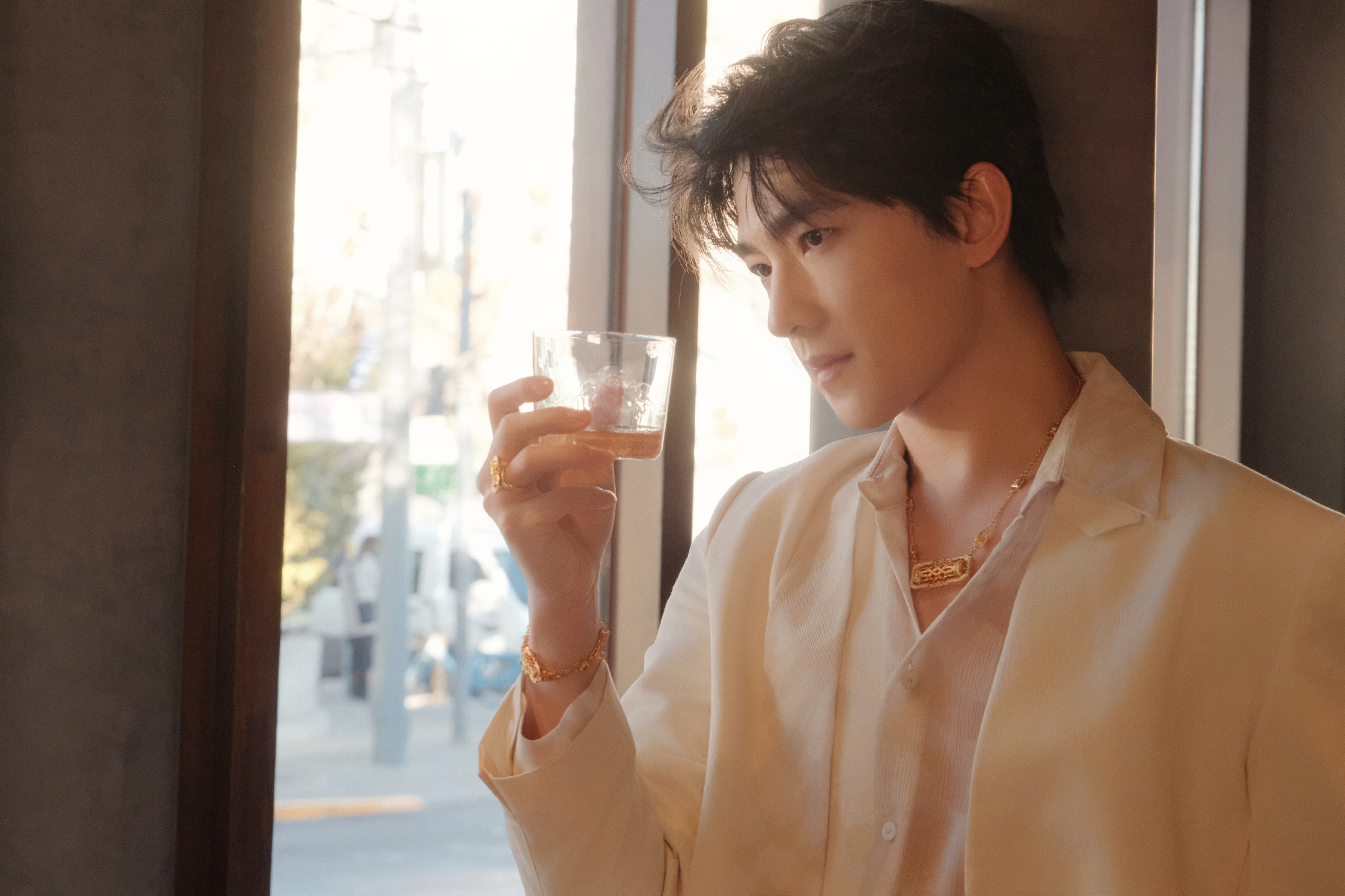 杨洋日常就要这种花絮照！！闺蜜请多拍！！ 