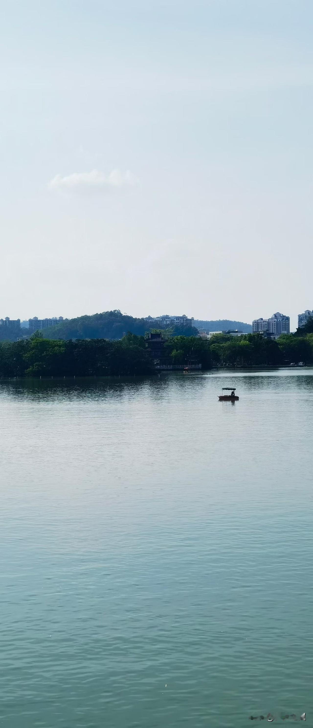 【小对联】
上：……？
下：江阔云低。