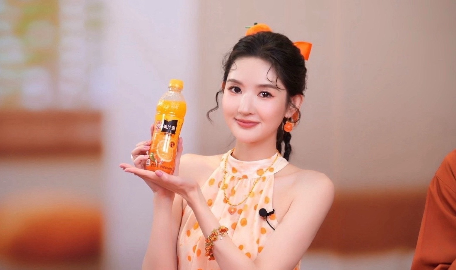 赶着吃饭的路上被王玉雯加橙了加个果粒橙这餐橙橙橙成 好了好了，我还没入职京东呢王
