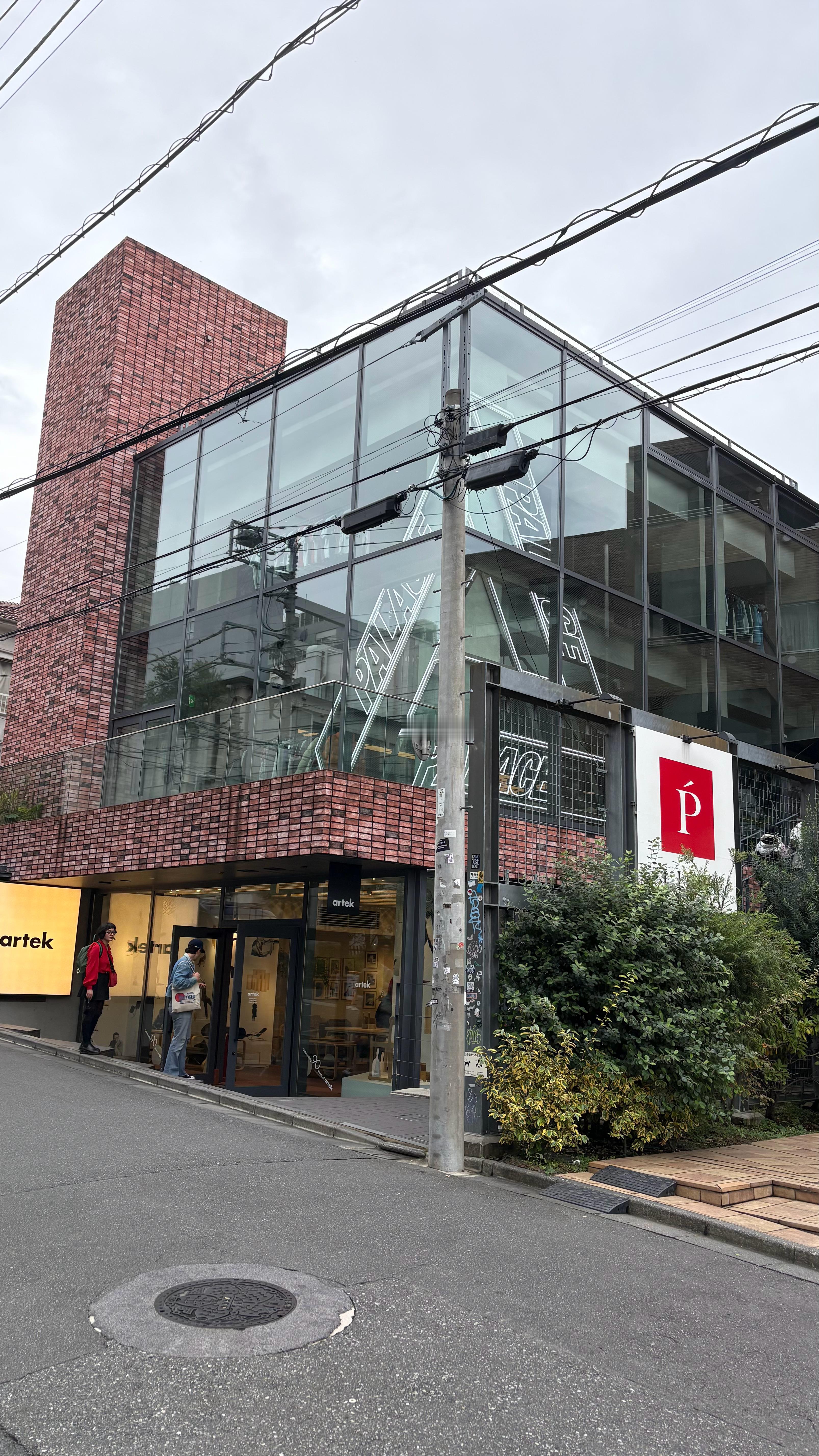 没怎么排队买到了今天新发售的nike T90 x PALACE的联名，原价很香，