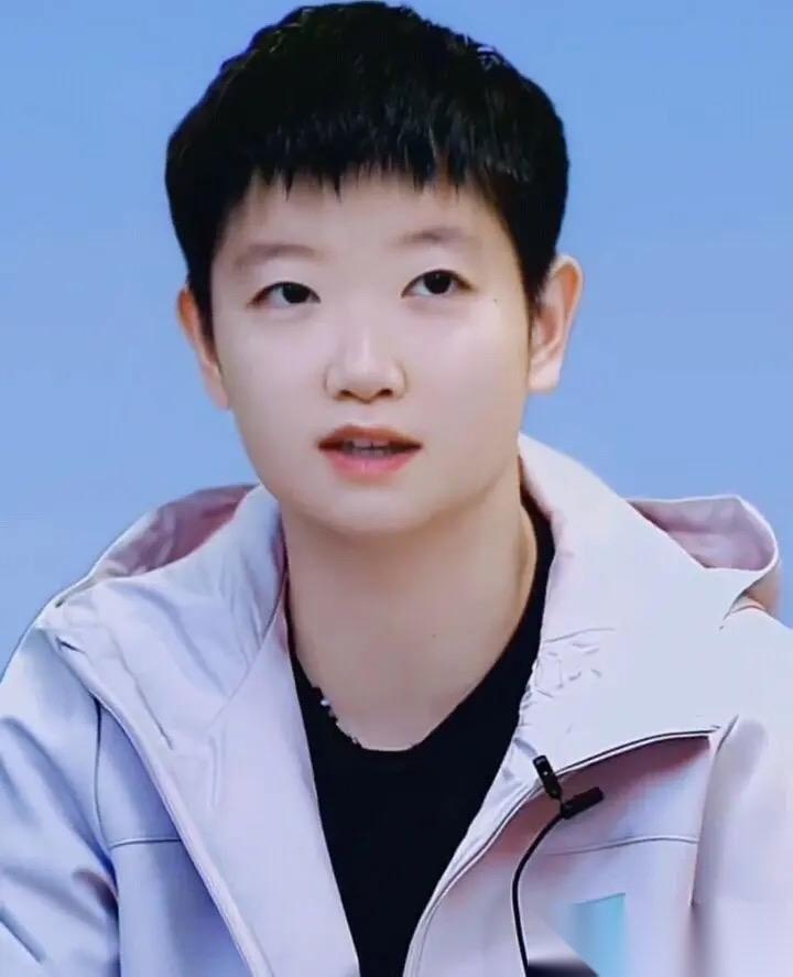 说实话，孙颖莎才是令人佩服的隐形小富婆。每年的比赛奖金、代言费也拿到手软，但是，