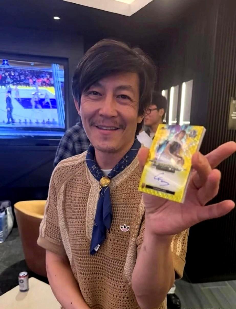 真奇怪，怎么同龄的谢霆锋和陈冠希，一个越活越少年，一个却有了岁月感？

想当年，