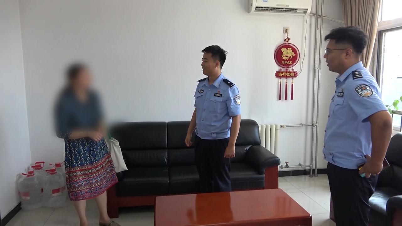 为孩子上学想办北京户口，经朋友介绍找到一名号称手里有特殊关系的男子，本以为抓住落