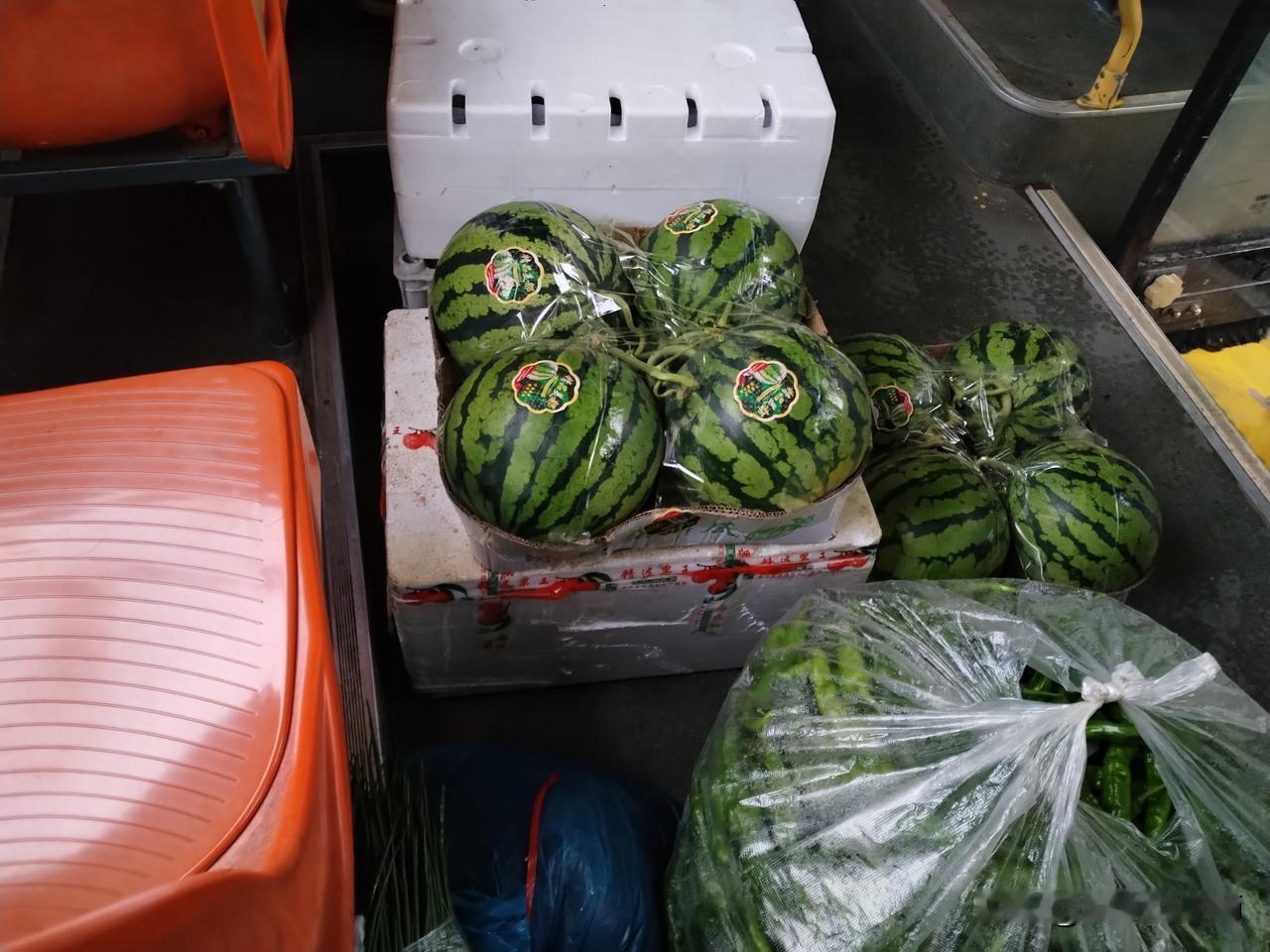 今天早上起了个大早，6点钟到东安汽车站坐公交车去大庙口镇。我第一次坐公交去大庙口
