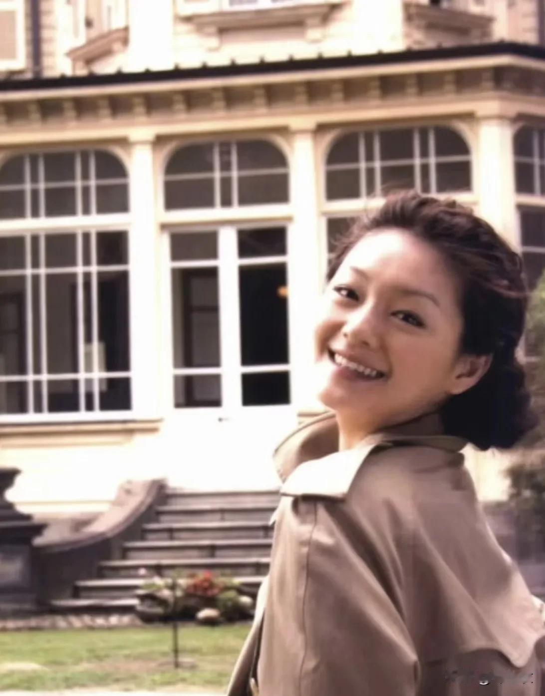 哎，哪家锅底没有灰，大S现在走了，我们记住她最美的样子就行了，其它都是他们的家务