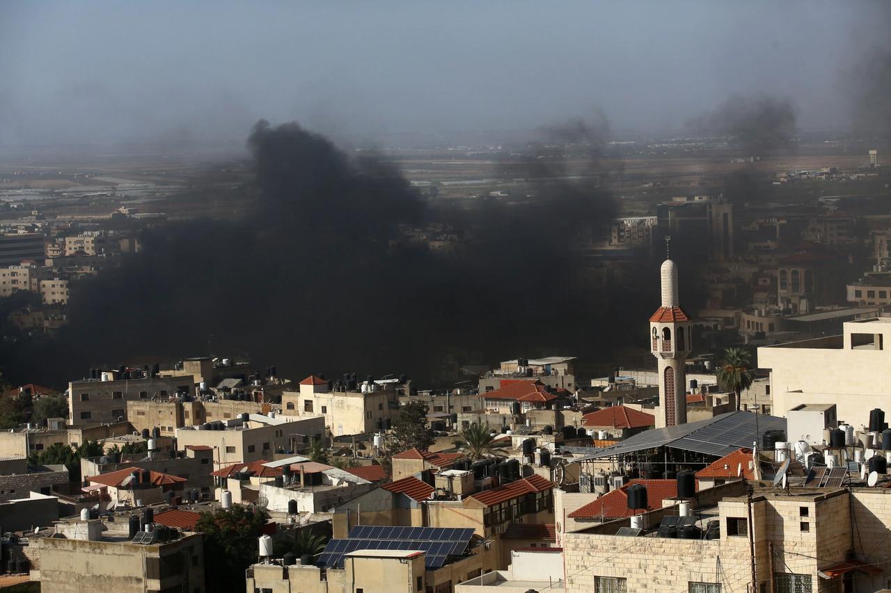 全网炸翻了，8个国家果断联手共同发表联合声明，毫不留情地硬刚以色列，怒批其出台的