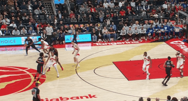 高效28+9率队大胜猛龙！镜头逐帧拆解坎宁安传球技法P1坎宁安无球起手反跑后执行