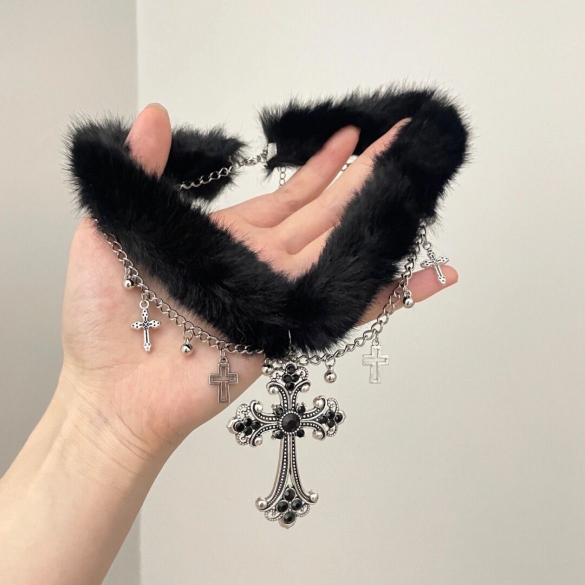 买了个choker戴戴 嘿嘿嘿