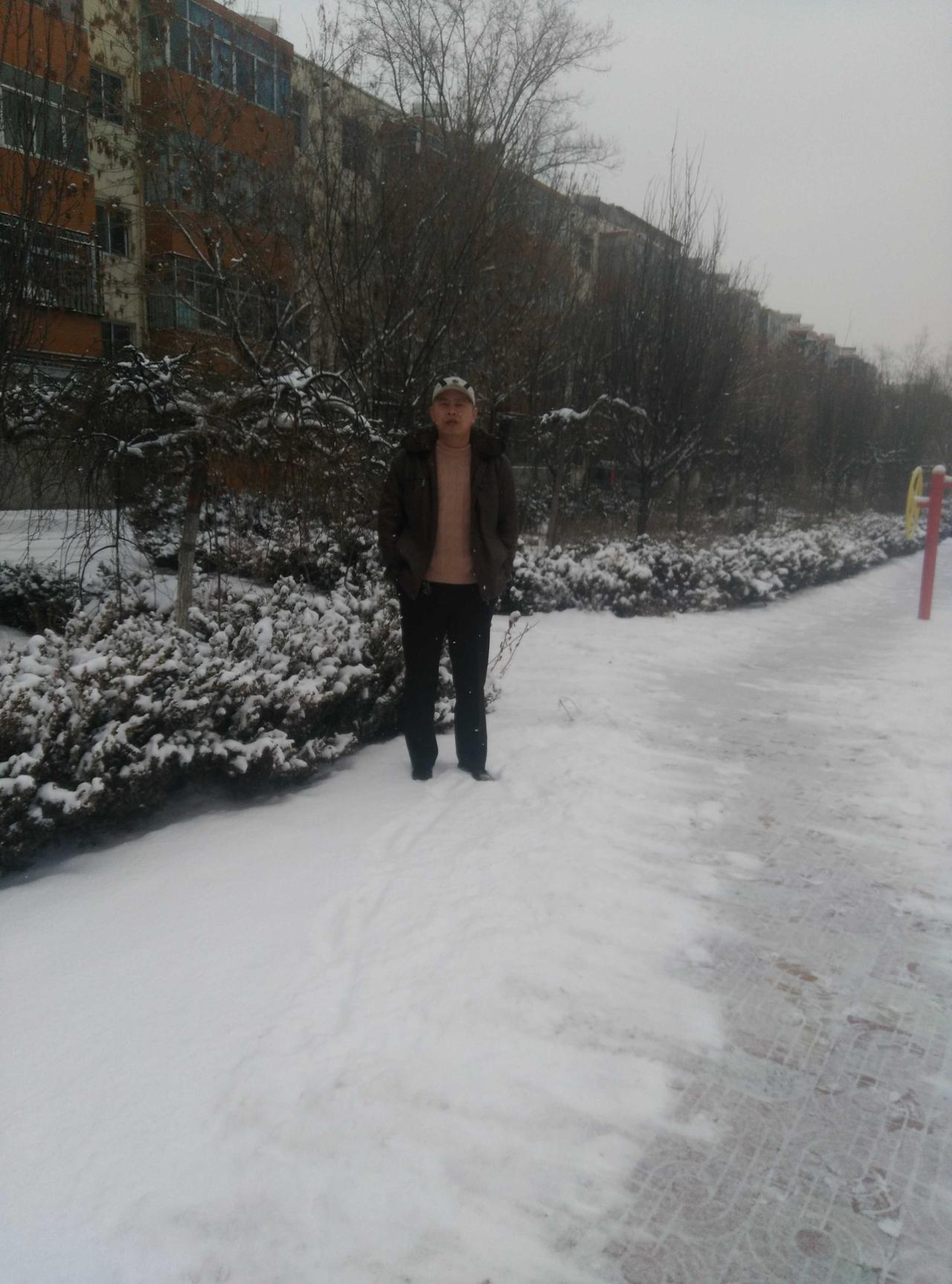 我年轻时喜欢运动，现在五十多了体力跟不上了，就只能经常到附近的公园走走…晚饭后公